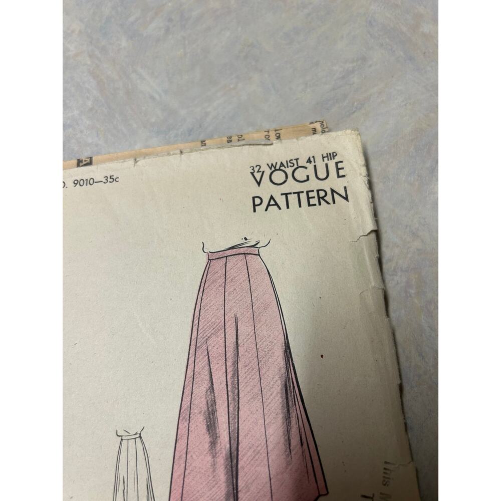 Vintage 40's Vogue Pattern #9010 "Easy to Make" 8-Gored Skirt Waist 32" Hip 41" - Picture 3 of 8